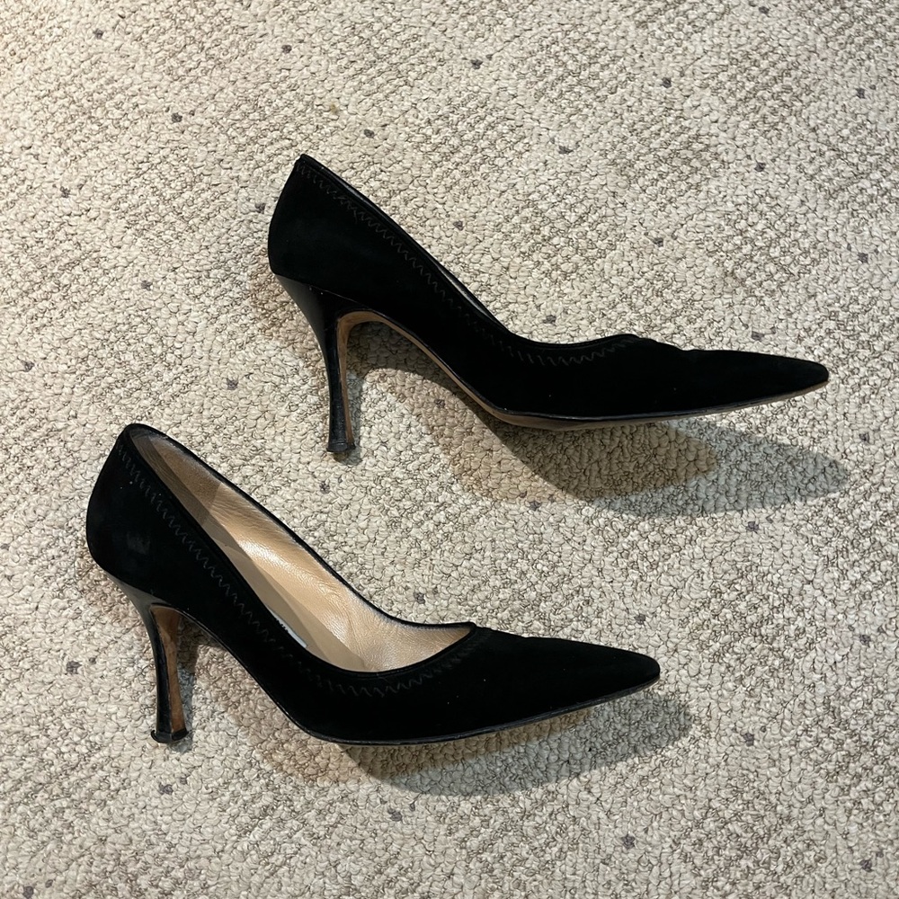 Manolo Blahnik Suede Pointed Toe Pumps. - Picture 8 of 15